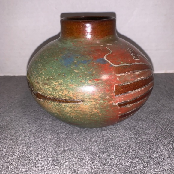 Brown Pottery Studio Art Vase Signed Julio  Flores Chulucanas PERU - Nazca Lines - Picture 2 of 7